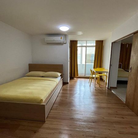 Dao Jaras Fah Hometel ดาวจรัสฟ้าโฮมเทล Banguecoque Exterior foto