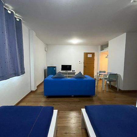 Dao Jaras Fah Hometel ดาวจรัสฟ้าโฮมเทล Banguecoque Exterior foto
