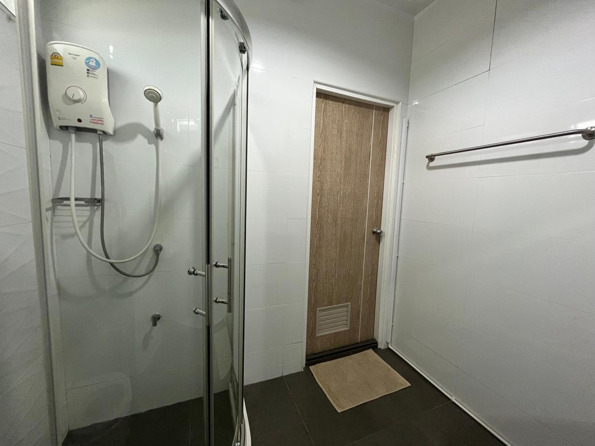 Dao Jaras Fah Hometel ดาวจรัสฟ้าโฮมเทล Banguecoque Exterior foto