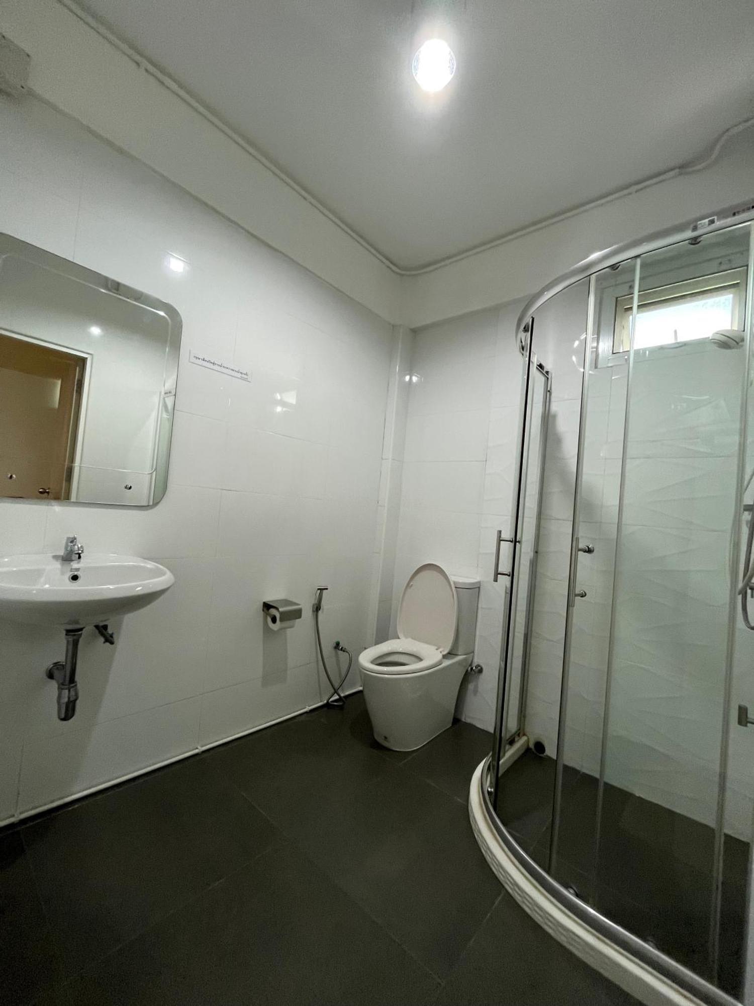 Dao Jaras Fah Hometel ดาวจรัสฟ้าโฮมเทล Banguecoque Exterior foto