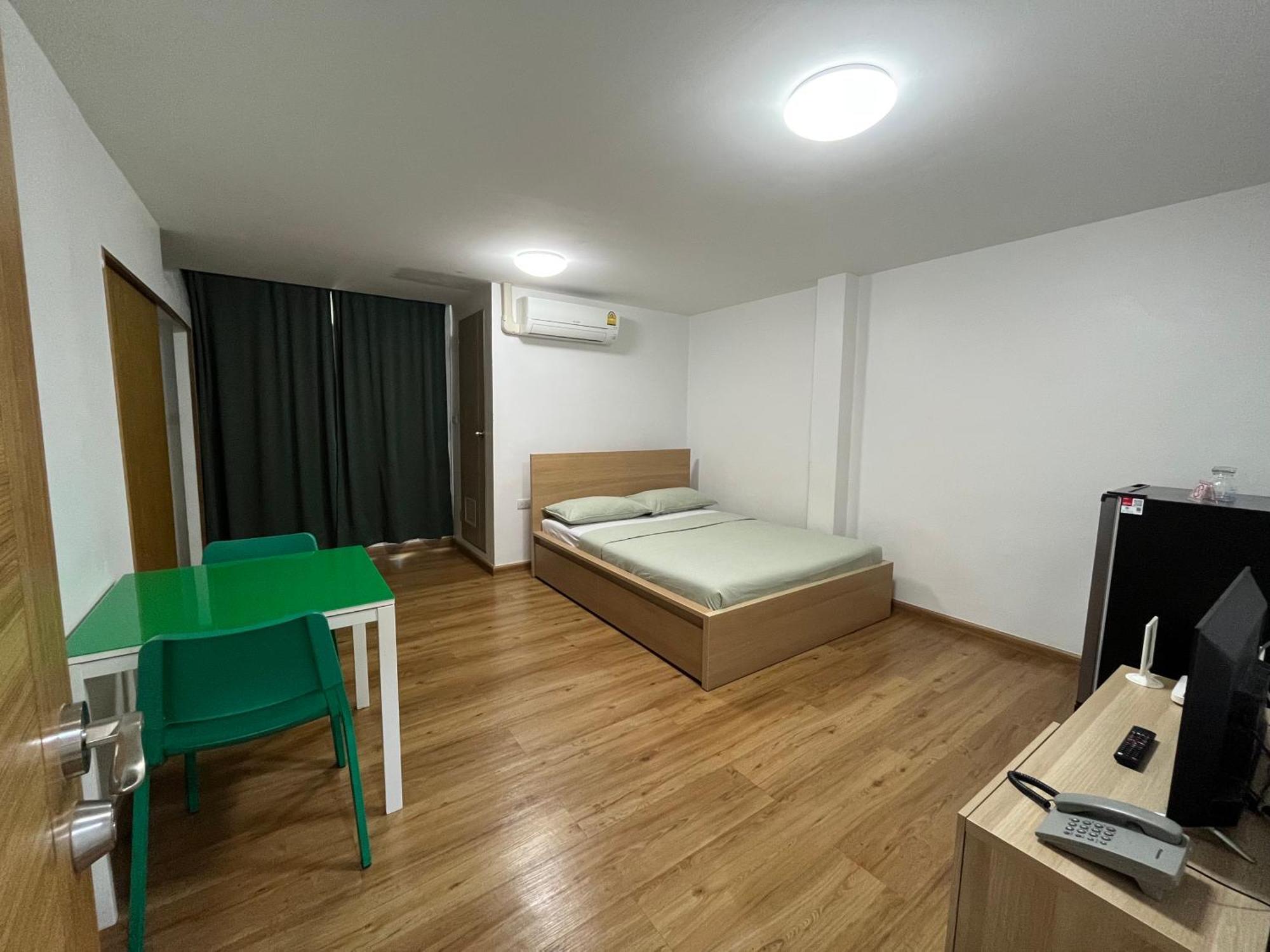 Dao Jaras Fah Hometel ดาวจรัสฟ้าโฮมเทล Banguecoque Exterior foto